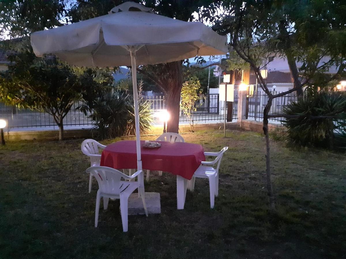Polis΄ House Nea Vrasna Exterior foto