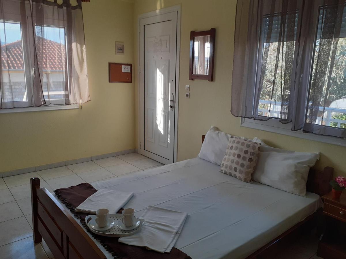 Polis΄ House Nea Vrasna Exterior foto